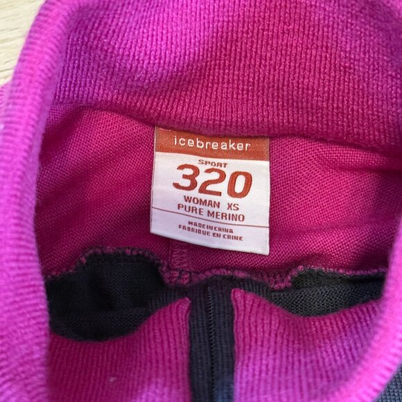 764. ICEBREAKER Merino Wool Sport 320 Quarter Zip Purple Pullover Top EUC XS - Picture 2 of 5